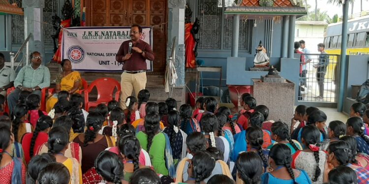 NSS Units organized the Seven days camp at Thattankuttai